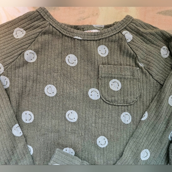 ☘️3/$15☘️ Cat & Jack - Baby 2 Pc Olive Green Set Olive with Smiley Faces - Picture 2 of 3